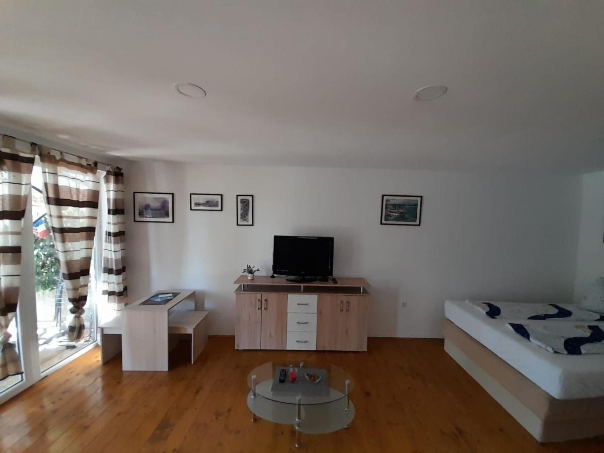 Apartments Tommi Dramalj Bagian luar foto
